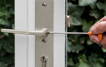 Cum pot măsura cilindrul de încuietoare?