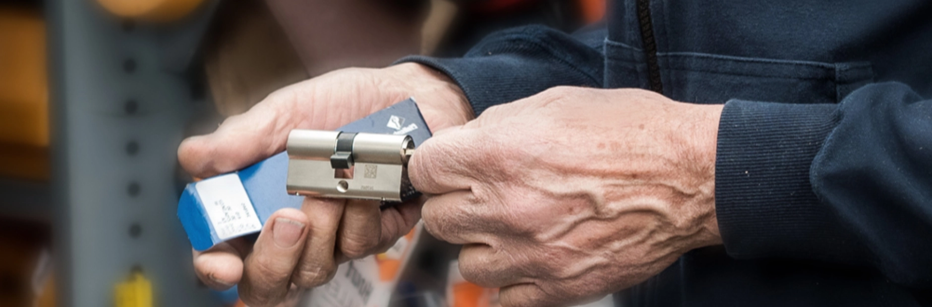 Cylinder lock with the same key