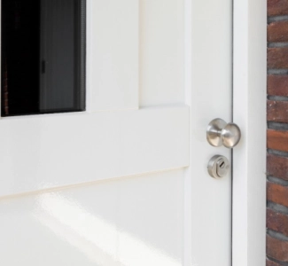 Feronerie pentru uși exterioare